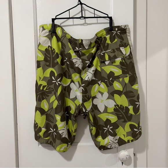 R&R Sport Green Leaf Print Swim Shorts - Picture 5 of 9